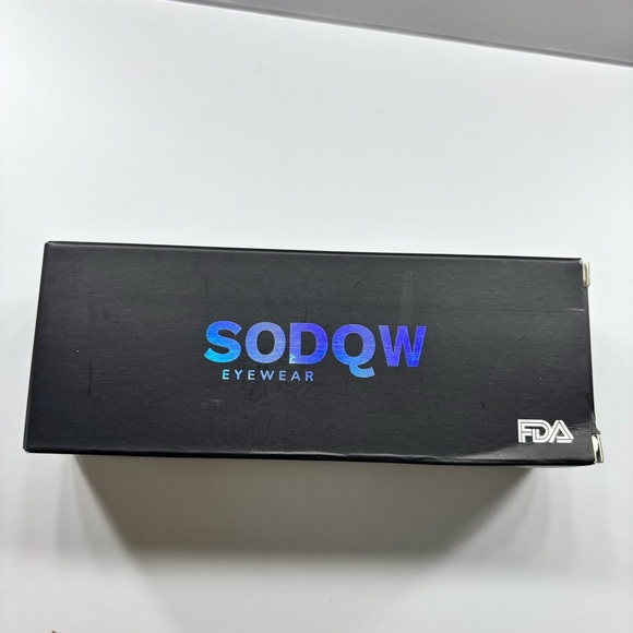 Chic Black Rectangular Sunglasses - Picture 5 of 5